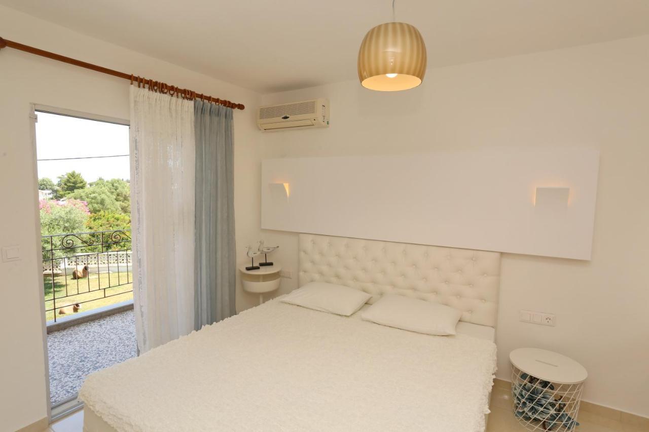 Kastoria Hotel Apartments Hanioti Bagian luar foto