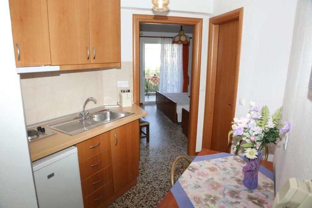 Kastoria Hotel Apartments Hanioti Bagian luar foto